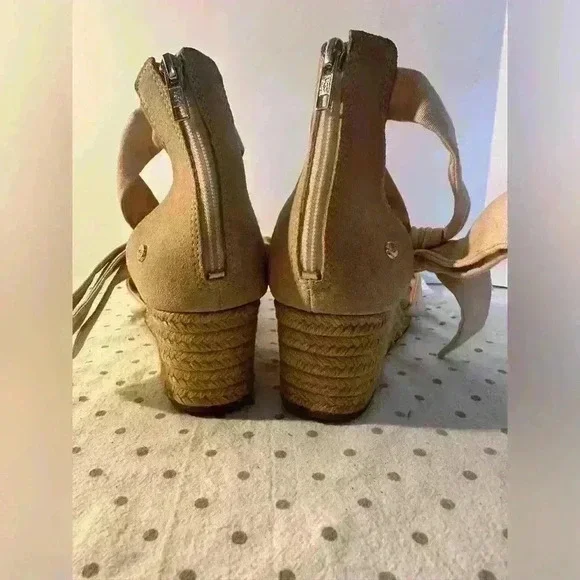 Bow Tie Ugg Sandals - Picture 8 of 9